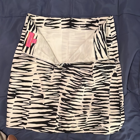 Banana Republic Trina Turk Collection size 2 skirt with side pockets. - Picture 3 of 4